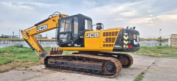 JS220 Excavator - Image 4