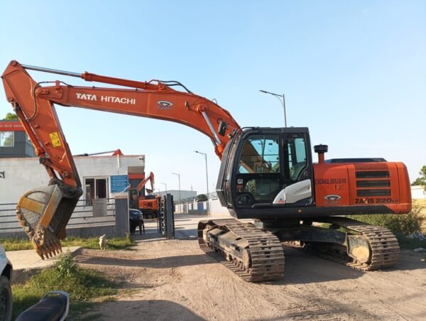 TATA ZX220 (Isuzu Engine) Excavator - Image 2