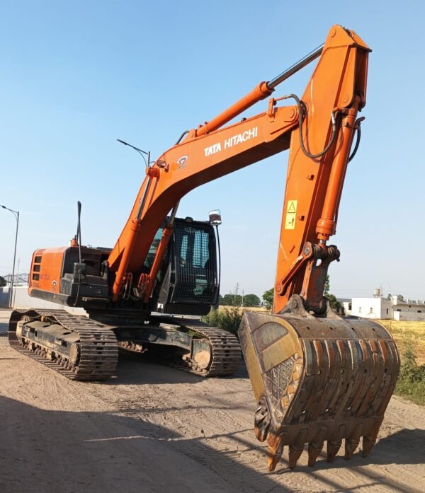 TATA ZX220 (Isuzu Engine) Excavator - Image 3