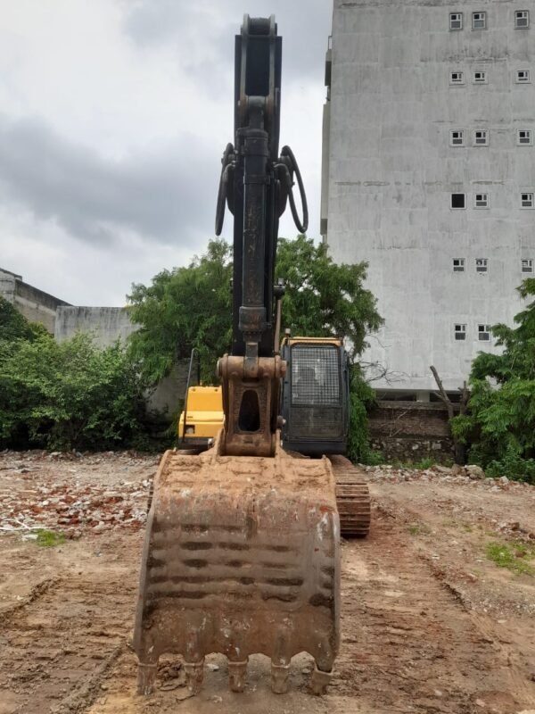 Hyundai 215 L Excavator - Image 3