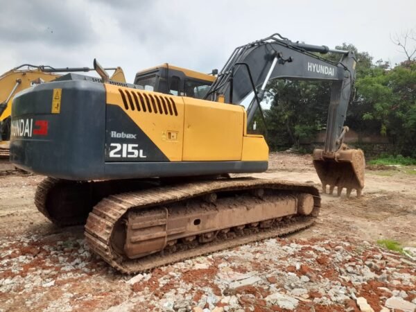 Hyundai 215 L Excavator - Image 4