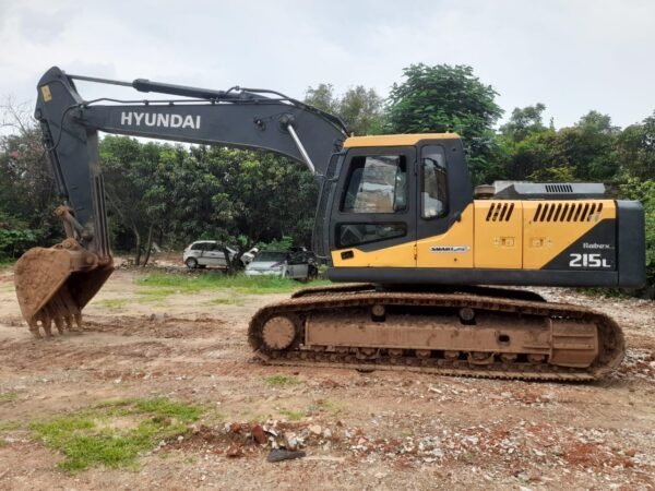 Hyundai 215 L Excavator - Image 9