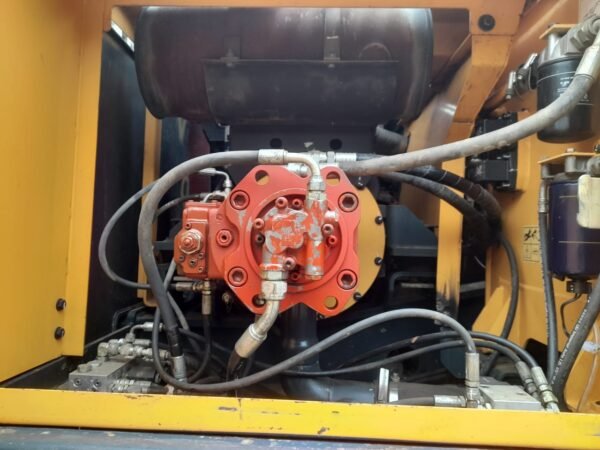 Hyundai 215 L Excavator - Image 11