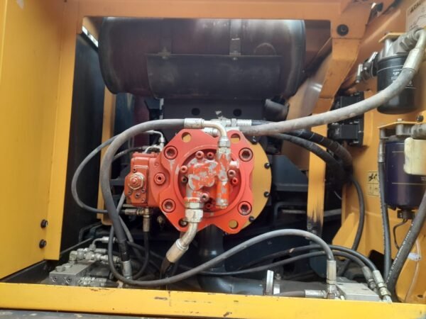 Hyundai 215 L Excavator - Image 12