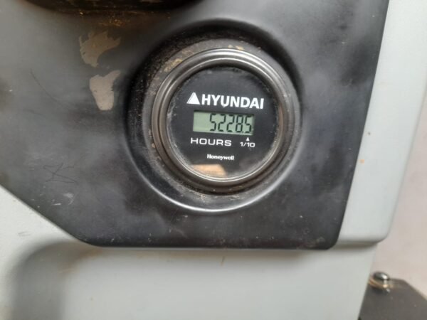 Hyundai 215 L Excavator - Image 15