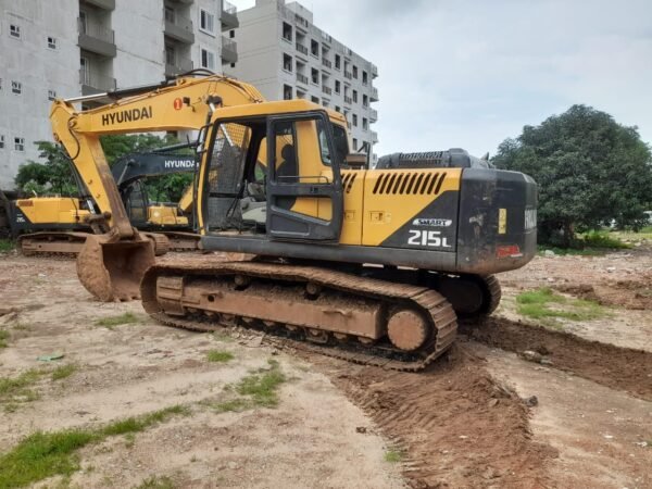 Hyundai 215 Excavator - Image 5