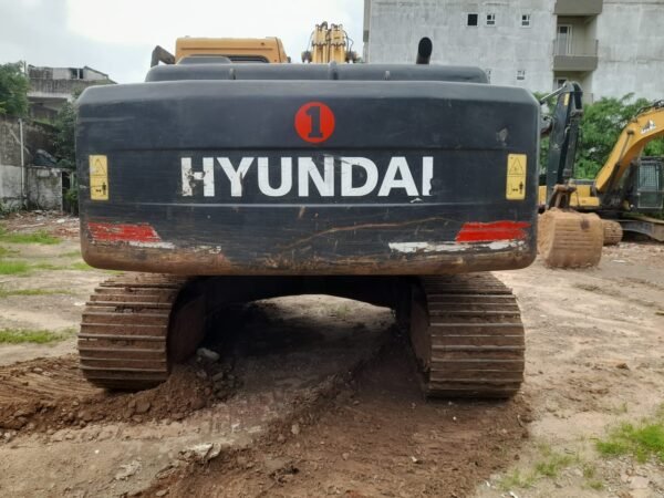 Hyundai 215 Excavator - Image 2