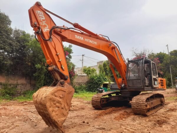 TATA 210 Excavator - Image 9