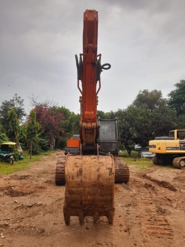 TATA 210 Excavator - Image 12