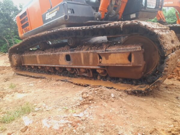 TATA 210 Excavator - Image 15