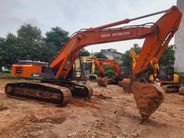 TATA 210 Excavator - Image 16
