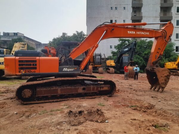 TATA 210 Excavator - Image 18