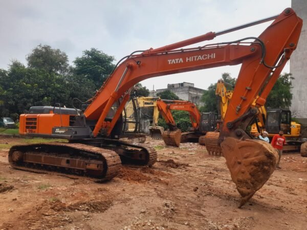 TATA 210 Excavator - Image 19