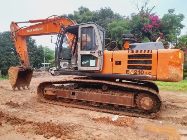 TATA 210 Excavator - Image 20