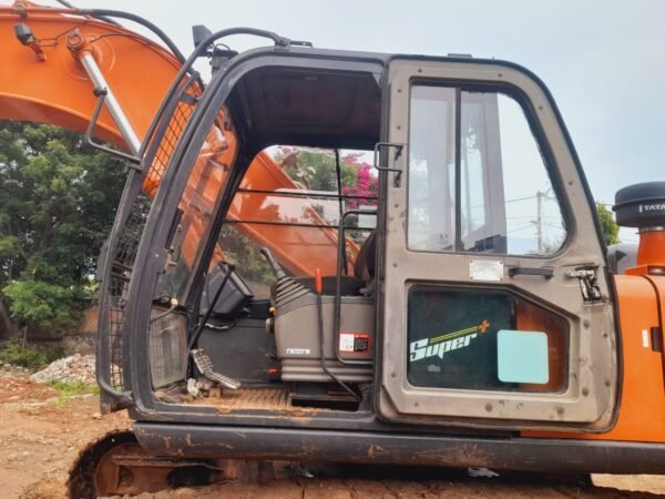 TATA 210 Excavator - Image 22
