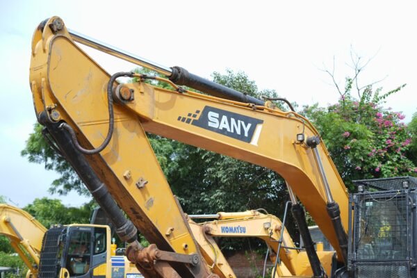 Sany 220 Excavator - Image 5