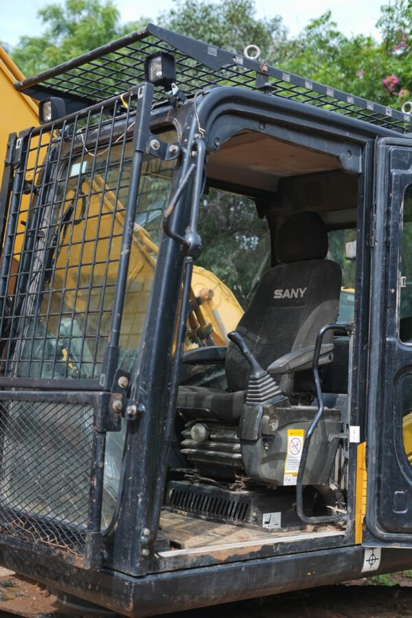 Sany 220 Excavator - Image 6