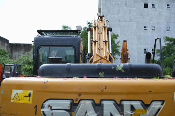 Sany 220 Excavator - Image 10