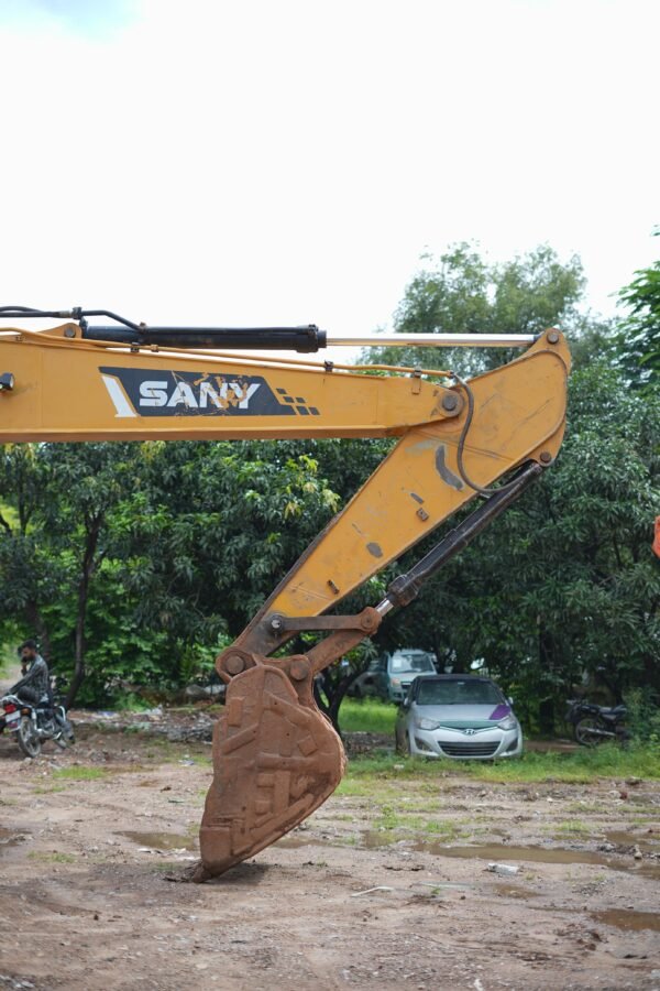 Sany 220 Excavator - Image 11
