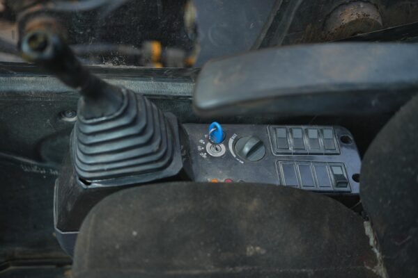 Sany 220 Excavator - Image 13