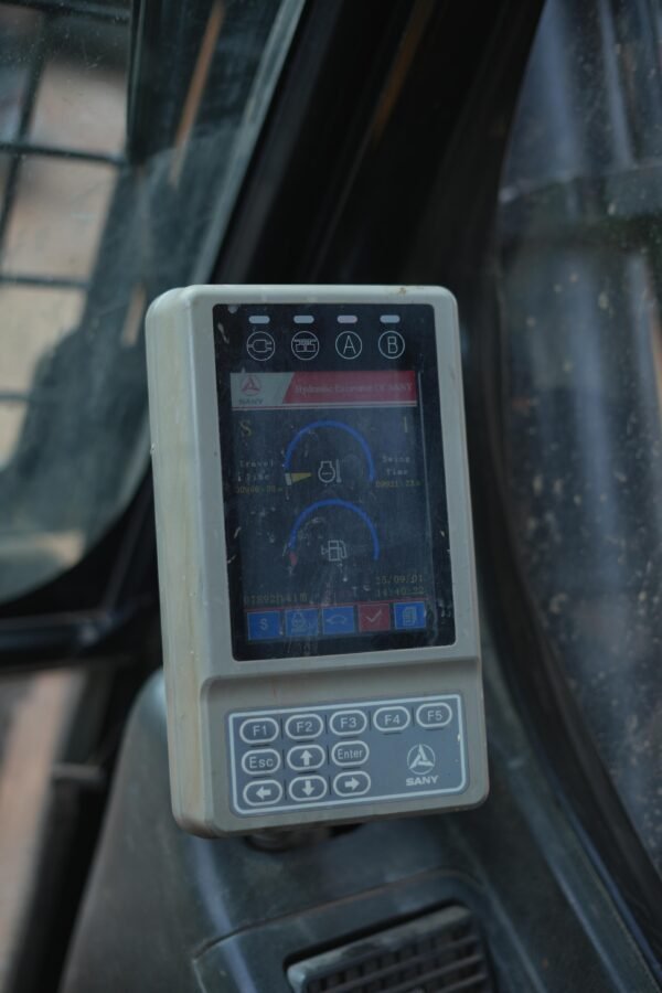 Sany 220 Excavator - Image 15