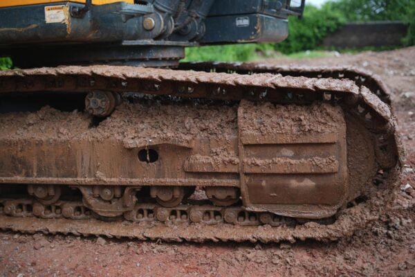 Hyundai 215 Excavator - Image 5