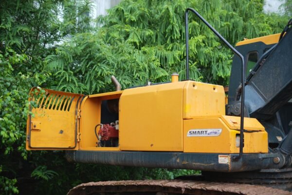Hyundai 215 Excavator - Image 6