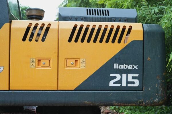 Hyundai 215 Excavator - Image 15