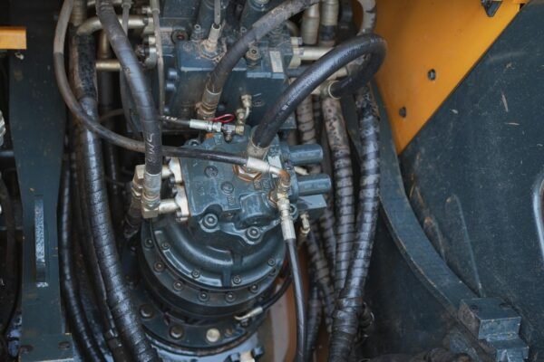 Hyundai 215 Excavator - Image 18