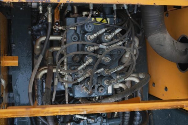 Hyundai 215 Excavator - Image 21